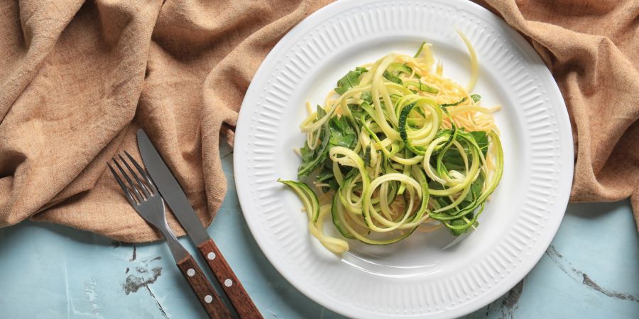 Spaghetti mit Zucchini.