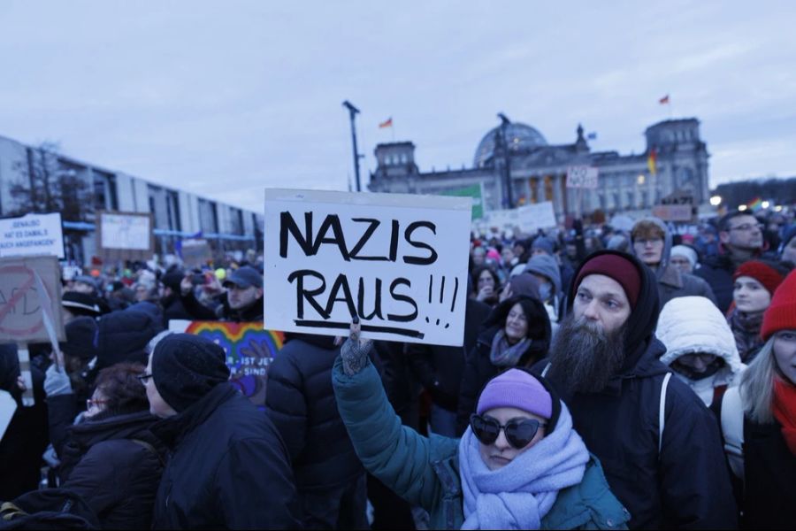 Deutschlandweit sind übers Wochenende hunderttausende Menschen auf die Strasse: «Gegen rechts, für die Demokratie!» (Archivbild)