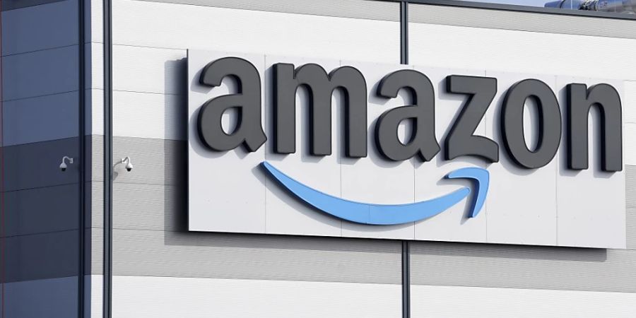 Der Handelsgigant Amazon kommt an der Börse in die Königsklasse. Die Aktie des Unternehmens werde zum 26. Februar in den Dow Jones Industrial Average aufgenommen, teilte der Indexanbieter S&P Dow Jones Indices am Dienstag mit. (Archivbild)