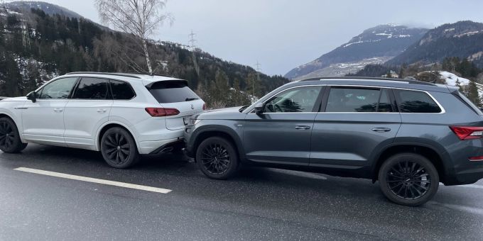 Tiefencastel GR - Handgemenge zwischen Autofahrern nach Auffahrunfall
