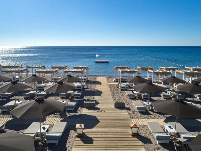 TUI Esperos Village Blue liegt direkt am Strand und ist von einer wunderschönen Natur umgeben. Perfekt, um gemeinsam die Seele baumeln zu lassen. TUI