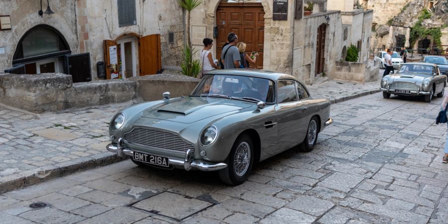 aston martin, italienische gasse, grau