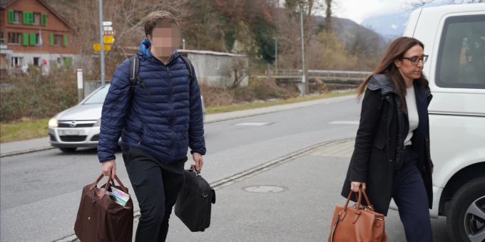 Der Täter erscheint am Gericht in Mels SG. Mels