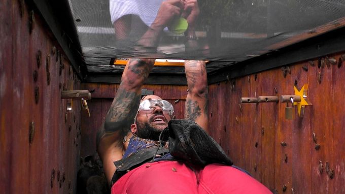 Für Dschungelcamper David kein Problem, sich zwischen den ganzen Kakerlaken zurecht zu finden. Dschungelcamper