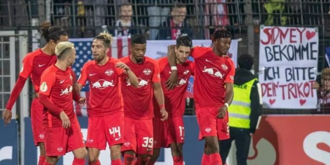 RB Leipzig setzte sich im DFB-Pokal gegen den SV Babelsberg durch. Foto: Andreas Gora/dpa RB Leipzig setzte sich im DFB-Pokal gegen den SV Babelsberg durch. Foto: Andreas Gora/dpa