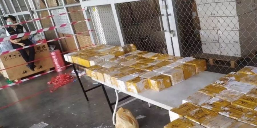 Das sichergestellte Heroin war in Farbeimern versteckt. Geschätzter Markwert: 117 Millionen australischen Dollar (75 Millionen Euro). Foto: ---/Australian Federal Police/dpa