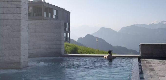 Mineralbad mit Ausblick Mineralbad mit Ausblick