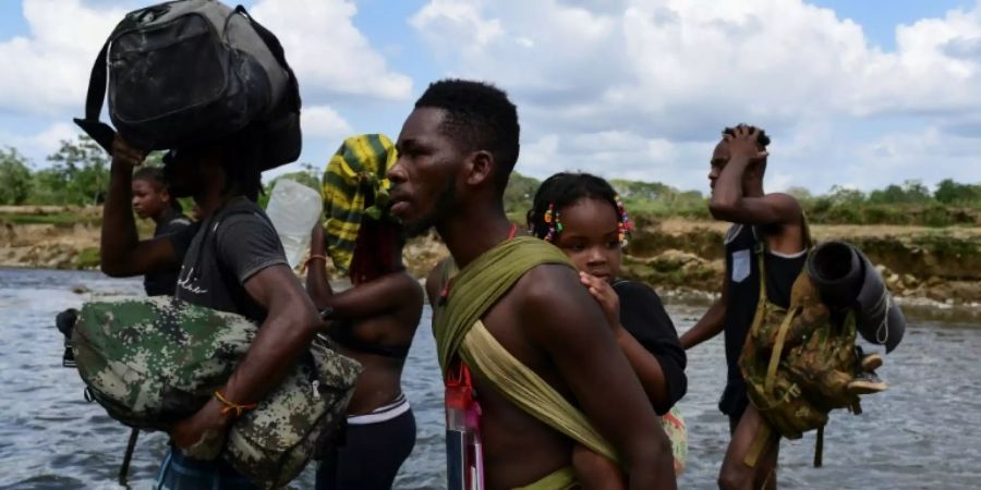 Migranten an der Grenze zwischen Kolumbien und Panama