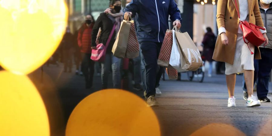 Einkaufsstrasse verschwommener Fokus