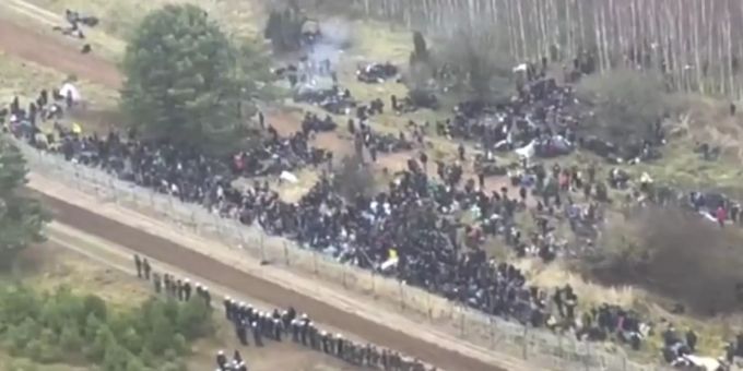 An der Grenze zwischen Belarus und Polen befinden sich derzeit rund 4000 Flüchtlinge. Grenze Belarus Polen