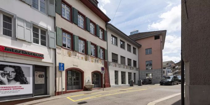 Die Altstadthäuser mit Wappenmalereien in Liestal. Die Altstadthäuser mit Wappenmalereien in Liestal.