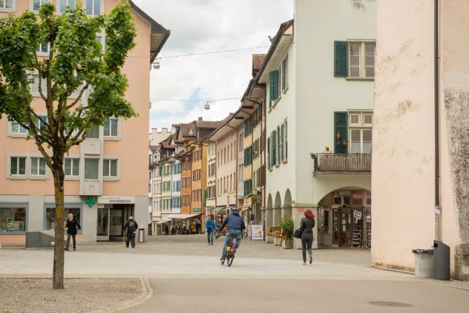 Marktgasse in der Altstadt von Bremgarten im Kanton Aargau. Marktgasse in der Altstadt von Bremgarten im Kanton Aargau.