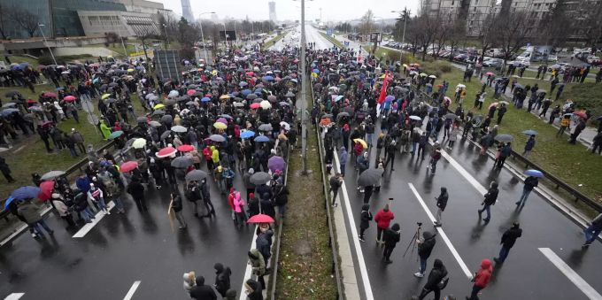 Abbau Von Lithium: Tausende Serbische Umweltschützer Protestieren | Nau.ch