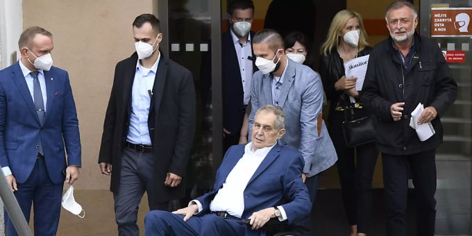 Grund für den Krankenhausaufenthalt von Milos Zeman sind den Angaben zufolge Komplikationen im Zusammenhang mit seinen chronischen Erkrankungen. Photo: Krumphanzl Michal/CTK/dpa Intensivstation Zeman