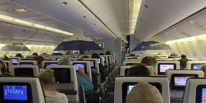 Blick in den Innenraum eines Flugzeuges. (Symbolbild) flug