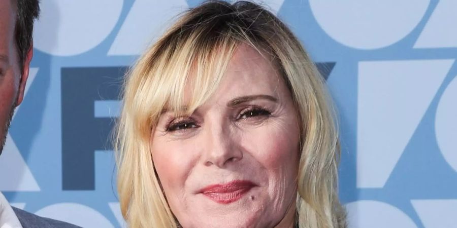 Kim Cattrall führt als Erzählerin durch «How I Met Your Father».