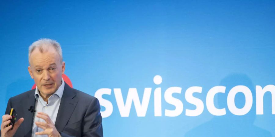 Die Swisscom hat von Januar bis September 2021 gut gewirtschaftet. Der Gewinn wurde zudem von Sonderfaktoren angetrieben. Im Bild: Der langjährige CEO Urs Schaeppi. (Archivbild)