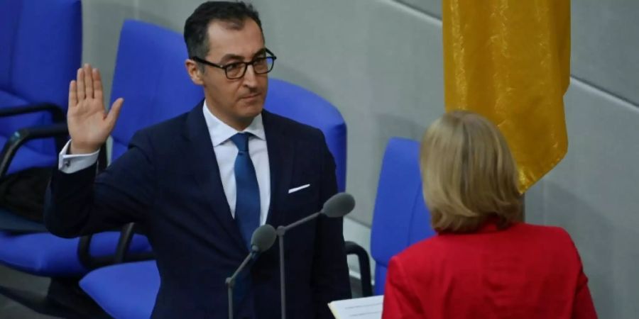 Özdemir legt Amtseid ab