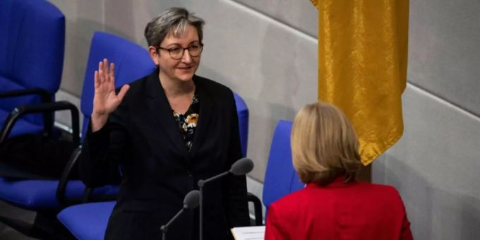 Klara Geywitz bei ihrer Vereidigung Klara Geywitz bei ihrer Vereidigung