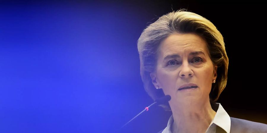 Ursula von der Leyen, Präsidentin der Europäischen Kommission, spricht während einer Debatte über das einheitliche Vorgehen der EU bei Corona-Impfungen im Europäischen Parlament. Foto: Johanna Geron/Pool Reuters/AP/dpa