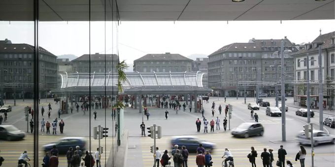 Blick vom Bahnhof Bern. Countdown-Ampel