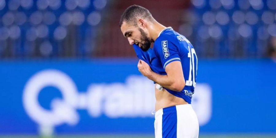 Kann seine Suspendierung nicht nachvollziehen: Schalke-Profi Nabil Bentaleb. Foto: Guido Kirchner/dpa