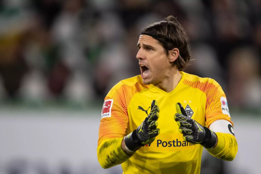 Yann Sommer muss nach 17 Minuten hinter sich greifen.