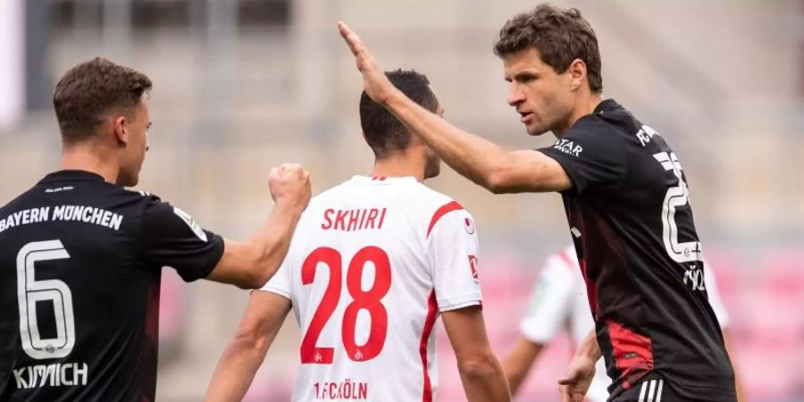 Holten ohne viel Glanz drei Punkte mit aus Köln: Bayern-Torschütze Thomas Müller (r) und Joshua Kimmich. Foto: Marius Becker/dpa-Pool/dpa