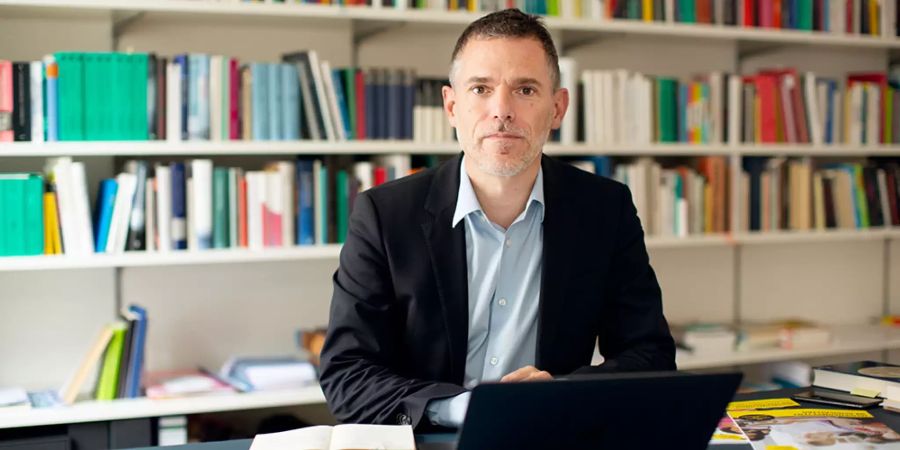 Dr. Robin Schmidt