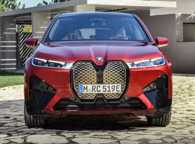 An der Sensor-versteckenden Niere des BMW iX werden sich viele Diskussionen entzünden 2021 BMW iX iNext