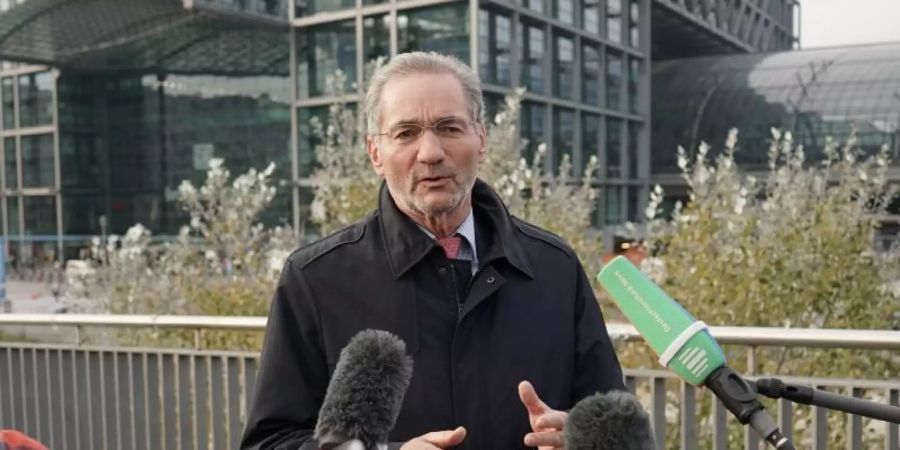 «Wir waren aus meiner Sicht kurz vor dem Ziel»: Schlichter Matthias Platzeck. Foto: Jörg Carstensen/dpa
