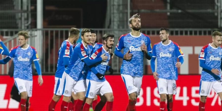 In der 2. Liga Aufstiegskandidat, gegen Bayern im Pokal Underdog: Holstein Kiel. Foto: Frank Molter/dpa