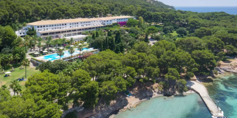 HANDOUT - Für 165 Millionen Euro verkauft: das Hotel Formentor auf Mallorca. Foto: Barcelo Hotel Group/dpa - ACHTUNG: Nur zur redaktionellen Verwendung im Zusammenhang mit der aktuellen Berichterstattung und nur mit vollständiger Nennung des vorstehenden Credits