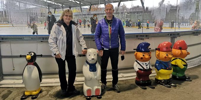 Corinne Paolozzi (Finanzen/Administration) und Boris Künzler (Präsident) in der Eishalle Schüwo Park Wohlen. Eislaufclub Wohlen