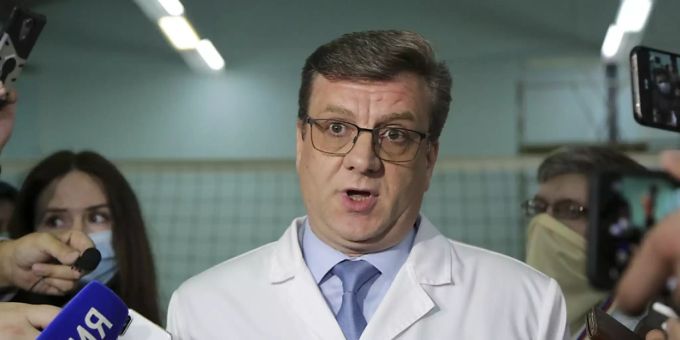 Alexander Murachowski, Chefarzt des Ambulanzkrankenhauses Nr. 1, spricht bei einer Pressekonferenz über den Gesundheitszustand von Alexej Nawalny. alexej nawalny
