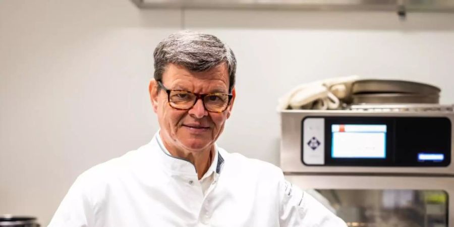 Nach den Sternen zurück zur Basis: Spitzenkoch Harald Wohlfahrt wird 65. Foto: Philipp von Ditfurth/dpa