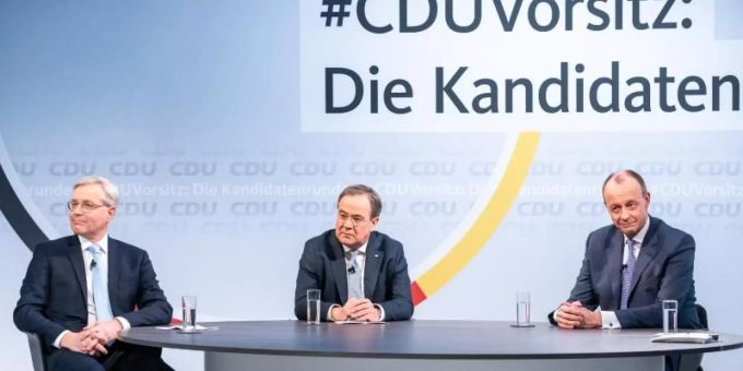 Die drei Kandidaten für den CDU-Parteivorsitz Friedrich Merz (r.), Armin Laschet (m.) und Norbert Röttgen. Foto: Michael Kappeler/dpa Die drei Kandidaten für den CDU-Parteivorsitz Friedrich Merz (r.), Armin Laschet (m.) und Norbert Röttgen. Foto: Michael Kappeler/dpa