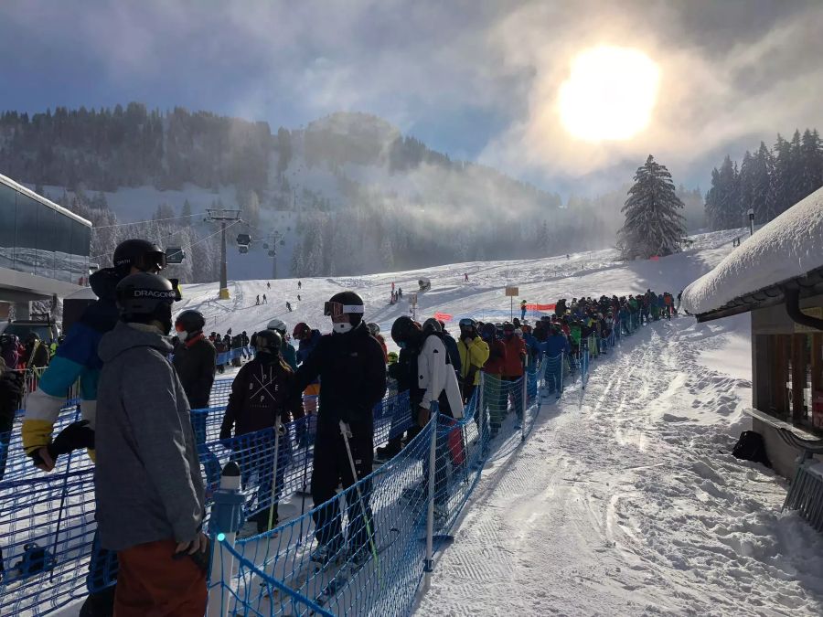 Auch in Saanenmöser BE stehen die Wintersportler an.