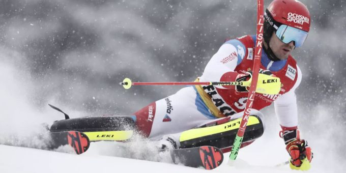 Loïc Meillard fährt beim Slalom in Flachau auf Rang vier. Slalom