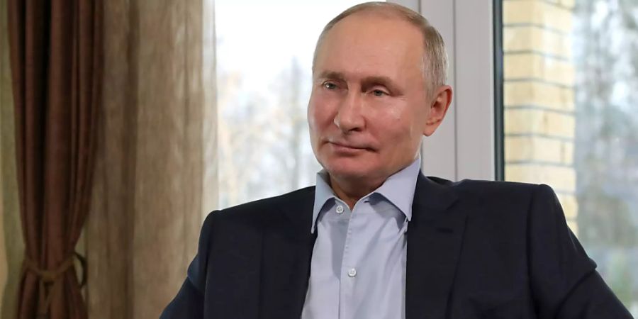 Wladimir Putin, Präsident von Russland, nimmt per Videokonferenz an einem Treffen mit Universitätsstudenten anlässlich des russischen Studententags teil. Foto: Mikhail Klimentyev/Pool Sputnik Kremlin/AP/dpa