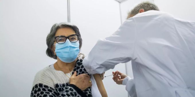 Eine Frau wird in Sitten VS gegen das Coronavirus geimpft. Coronavirus