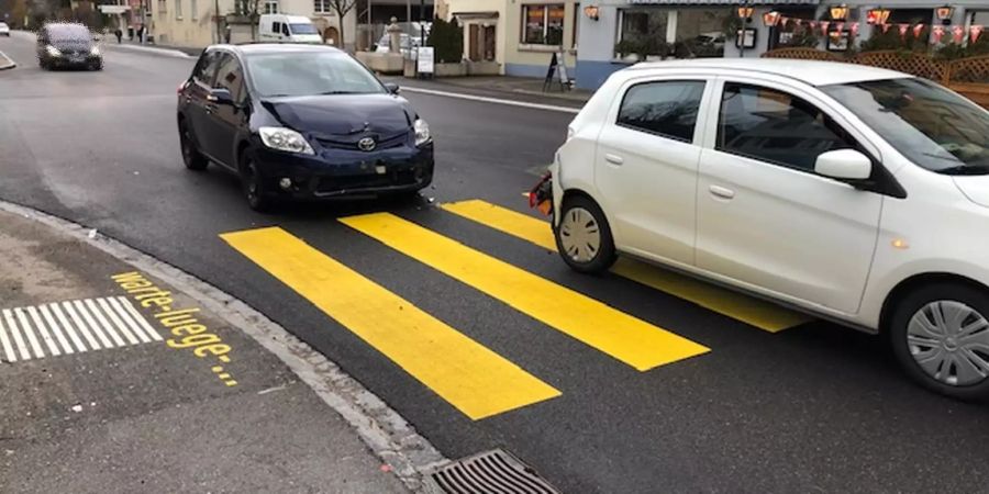Zwei Personen wurden dabei leicht verletzt.