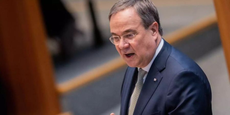 «Noch ein weiteres Jahr wie dieses halten Gesellschaft und Wirtschaft nicht durch», sagt Armin Laschet. Foto: Rolf Vennenbernd/dpa/Archiv