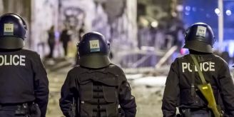 Vor Berner Reitschule - Polizisten mit Flaschenwürfen angegriffen