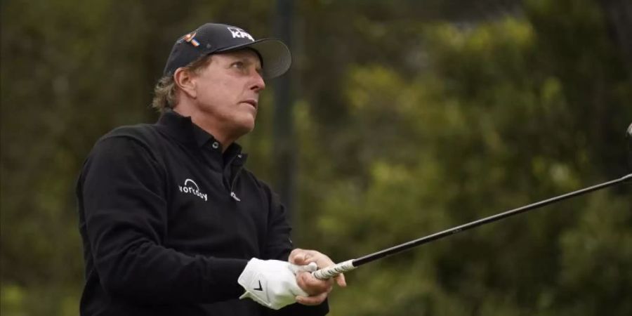 Phil Mickelson spielte das erste Mal auf der Senioren-Tour mit und gewann gleich. Foto: Jeff Chiu/AP/dpa