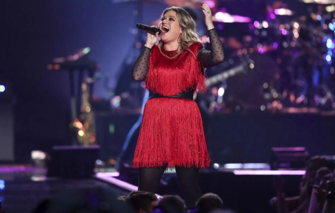 Kelly Clarkson bei einem Auftritt 2018. kelly clarkson