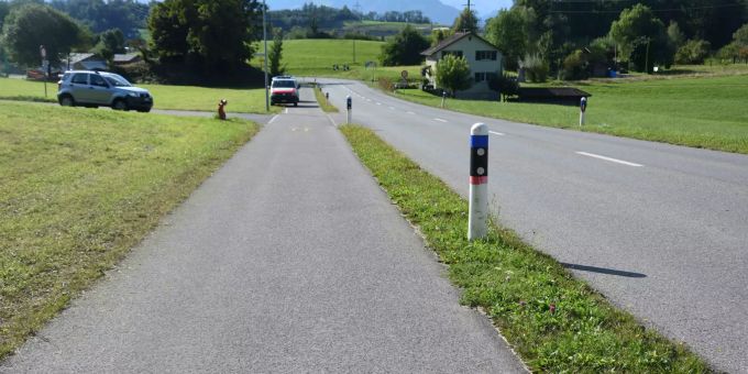 Ermenswil SG: Unfall zwischen Auto und Velo – Velofahrer verletzt. Ermenswil SG: Unfall zwischen Auto und Velo – Velofahrer verletzt