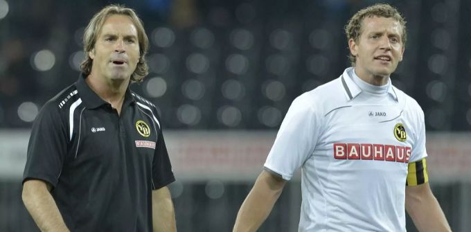 Der damalige YB-Trainer Martin Ruead und Goalie Marco Wölfli nach dem Spiel gegen Midtjylland. Rueda wölfli YB Midtjylland