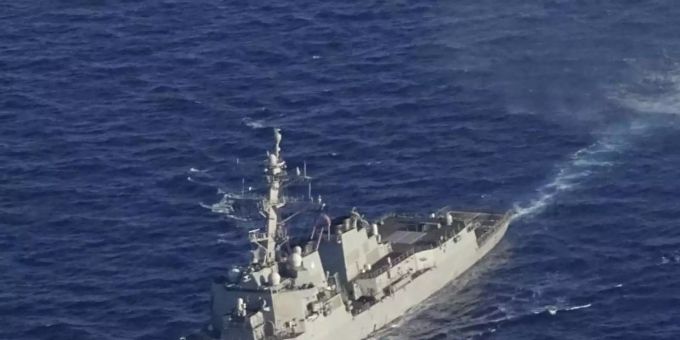 Kriegsschiffe nehmen an einer griechisch-amerikanischen Militärübung südlich der Insel Kreta teil. Im Land begann eine Militärübung mit Marine und Luftwaffe im Mittelmeer in der Nähe des türkische Forschungsschiffs «Oruc Reis». Foto: Uncredited/Greek Defense Ministry/AP/dpa Kriegsschiffe nehmen an einer griechisch-amerikanischen Militärübung südlich der Insel Kreta teil. Im Land begann eine Militärübung mit Marine und Luftwaffe im Mittelmeer in der Nähe des türkische Forschungsschiffs «Oruc Reis». Foto: Uncredited/Greek Defense Ministry/AP/dpa