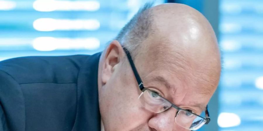 «Wer andere absichtlich gefährdet, muss damit rechnen, dass dies für ihn gravierende Folgen hat», sagt Peter Altmaier. Foto: Michael Kappeler/dpa